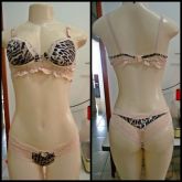 conjunto de renda e onça tamanho m